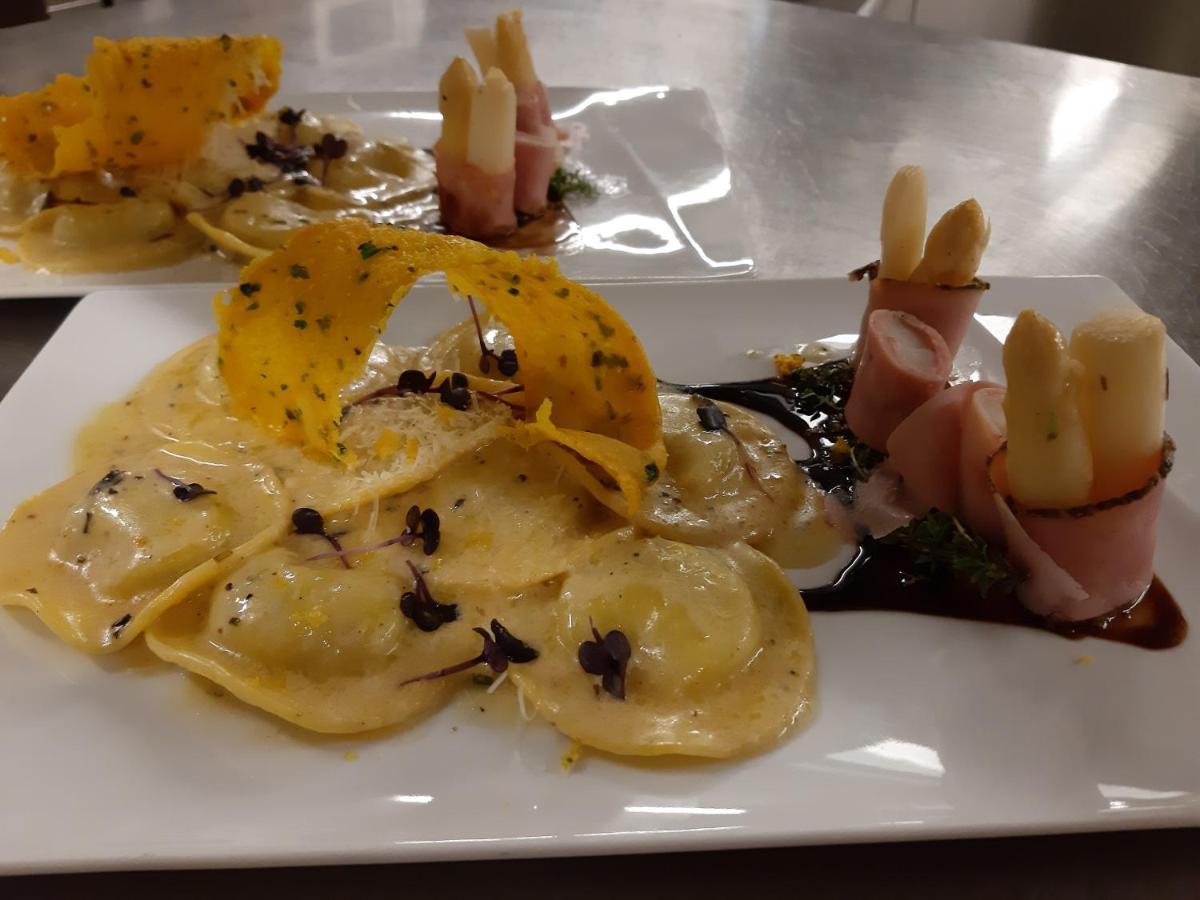 Rossano Boutique Hotel & Ristorante Sachsen bei Ansbach Ngoại thất bức ảnh